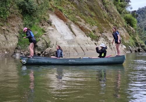 canoe safety tips-paddlers wearing lifejackets